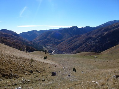 Du sentier, vue sur la vallée et Castérino.