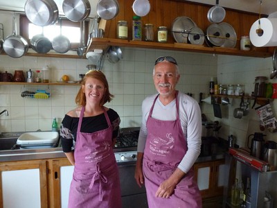 Michel en cuisine avec Manon, présente en Juin et Septembre