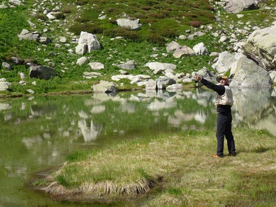 Morgan pêche à la mouche au Lac Mouton